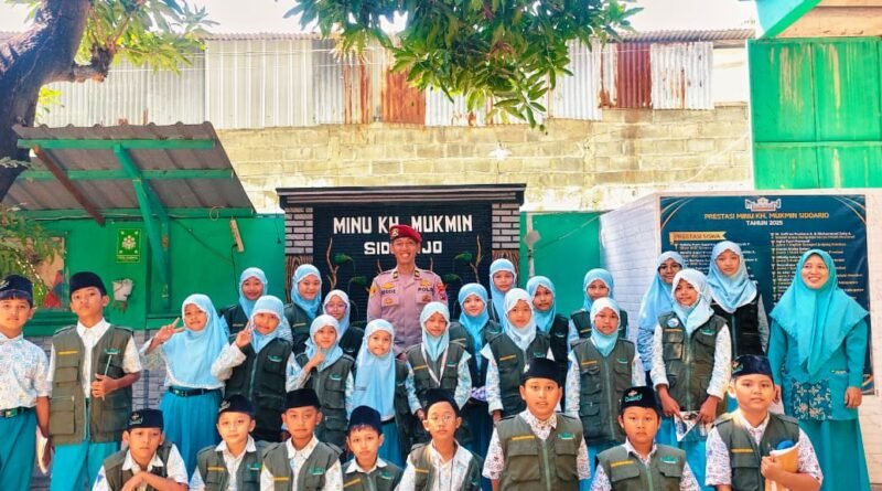Kader Penegak Disiplin MINU KH. Mukmin Sidoarjo Ikuti Pembinaan Bersama Polda Jatim