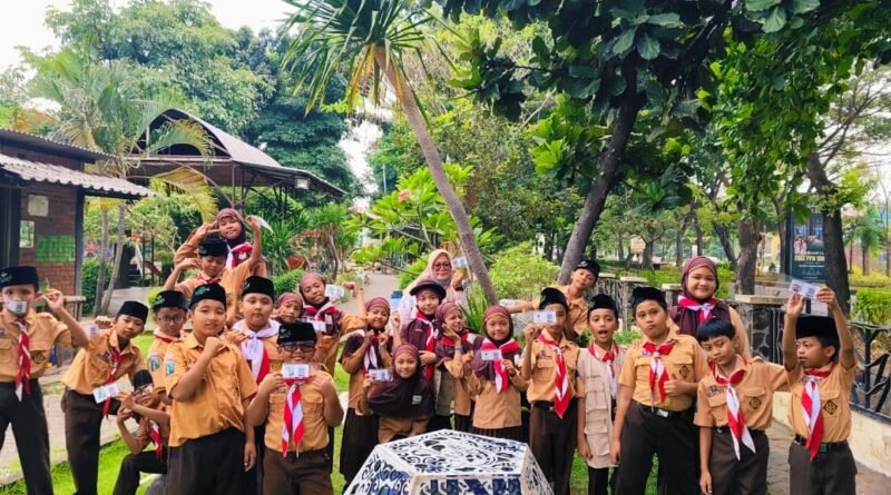 Jaga Kebersihan Kelas Berbuah Prestasi, Kelas 3 Fahruddin Raih Reward Belajar di Luar Madrasah