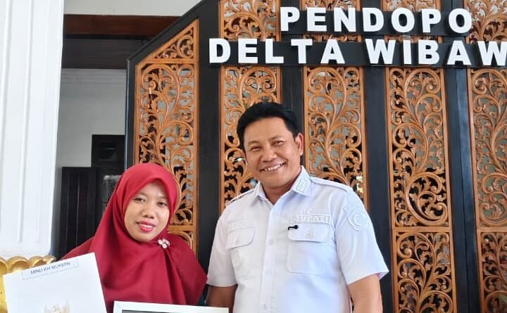 MINU KH Mukmin Sidoarjo Terima Penghargaan Madrasah Adiwiyata Tahun 2026 dari Bupati Sidoarjo Bapak Subandi.